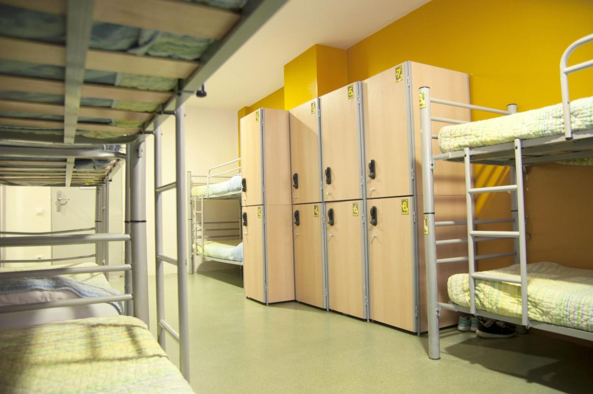 Be Dream Hostel Badalona Oda fotoğraf